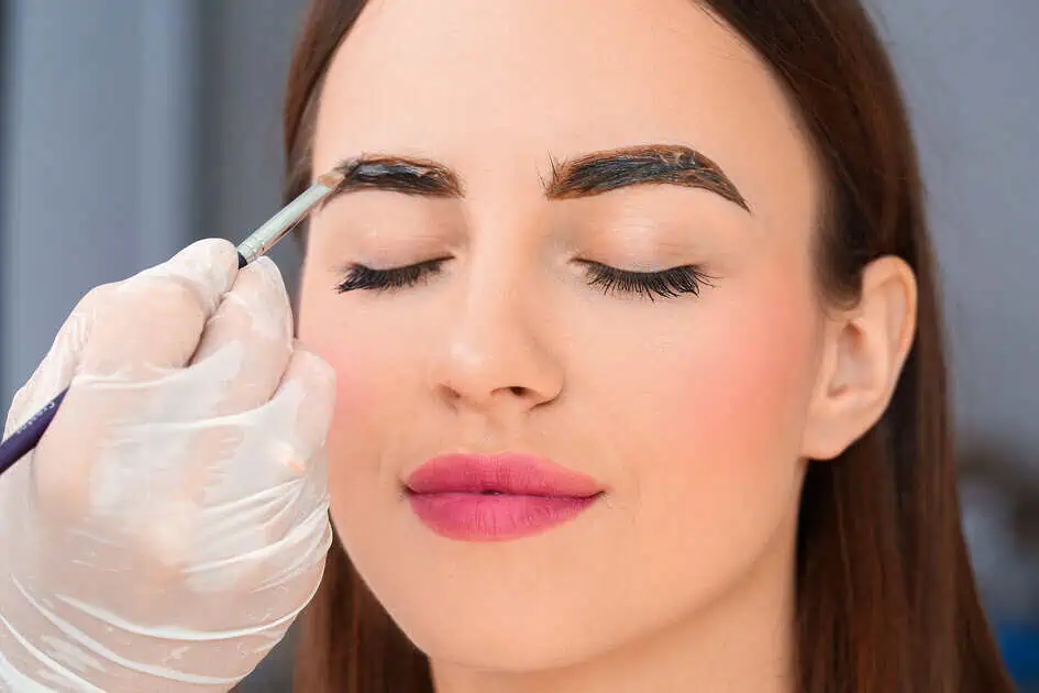 Lash lift and tint for defined natural lashes