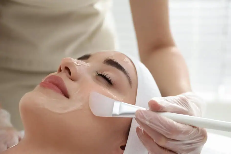 Hydrating facial treatment for dry and dehydrated skin